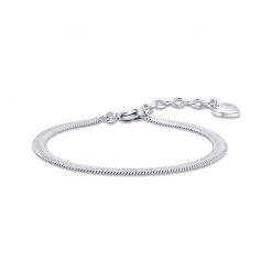 Bracciale donna Luca Barra BK2173  Il Bracciale Luca Barra da Donna in acciaio è il gioiello perfetto per la quotidianità, completa ogni outfit con un tocco di eleganza disinvolta. Perfetto per chi ama personalizzare i dettagli in base al proprio stile, il bracciale modello snake può essere arricchito con charm e perline particolari. Idea regalo perfetto per ogni occasione, consente di omaggiare un gioiello basic da impreziosire secondo il proprio stile. Lunghezza: 16,5 + 3 cm Spessore maglia: 4 mm