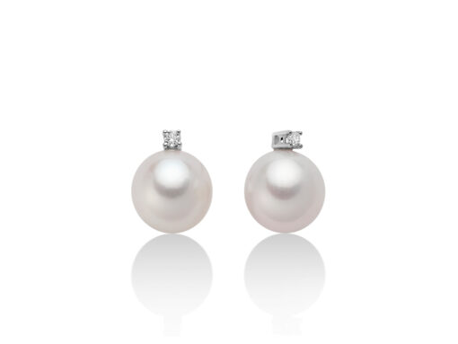 Orecchini donna Miluna Perle PER1777 Realizzato in oro 18kt, 750/1000. Caratura brillanti: 0,04ct. Perle: 2 vere R  Colore Perle: Bianco. Dimensione Perle: 8,5-9mm. Colore: G. Purezza: SI. Confezione e Garanzia: Ufficiale Miluna Gioielli. 