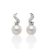 Orecchini donna Miluna Perle PER2623 Realizzato in oro 18kt, 750/1000. Caratura brillanti: 0,07ct. Perle: 2 vere Akoya Colore Perle: Bianco. Dimensione Perle: 7,5-8mm. Colore: G. Purezza: SI. Confezione e Garanzia: Ufficiale Miluna Gioielli.