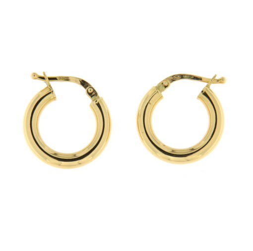 Orecchini donna Cerchi Lisci Oro Giallo 18KT (750) ORC17 Questo gioiello fa parte di tutta quella merce in Oro 18kt, realizzata o venduta nel nostro store! La vendita di gioielli in Oro 18kt è uno dei nostri punti forti da molti anni, tutta la nostra merce è accompagnata dal certificato di garanzia, il punzone 750. Diametro Interno: 1,10cm. Larghezza: 3,00mm. Garanzia: Laboratorio Orafo Taormina Gioielli. Confezione: Confezione Taormina Gioielli.