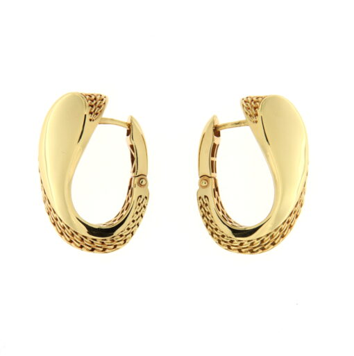 Orecchini donna Cerchi Boccole Oro Giallo 18KT (750) ORC32 Questo gioiello fa parte di tutta quella merce in Oro 18kt, realizzata o venduta nel nostro store! La vendita di gioielli in Oro 18kt è uno dei nostri punti forti da molti anni, tutta la nostra merce è accompagnata dal certificato di garanzia, il punzone 750. Diametro Interno: 1,20cm. Larghezza: 1,00cm. Lunghezza: 2,80cm. Garanzia: Laboratorio Orafo Taormina Gioielli. Confezione: Confezione Taormina Gioielli.