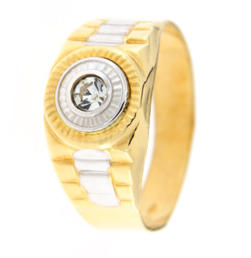 Anello uomo Solitario in Oro Bicolore 18KT (750) Questo gioiello fa parte di tutta quella merce in Oro 18kt, realizzata o venduta nel nostro store! La vendita di gioielli in Oro 18kt è uno dei nostri punti forti da molti anni, tutta la nostra merce è accompagnata dal certificato di garanzia, il punzone 750. Garanzia: Laboratorio Orafo Taormina Gioielli. Confezione: Regalo intestata Taormina Gioielli. Pietre: Zirconi bianchi. Per quanto riguarda la misura:  La misura disponibile in pronta consegna è 25. Dalla data di acquisto, l’anello verrà portato alla misura desiderata in 1 giorno lavorativo, ovviamente a nostre spese.