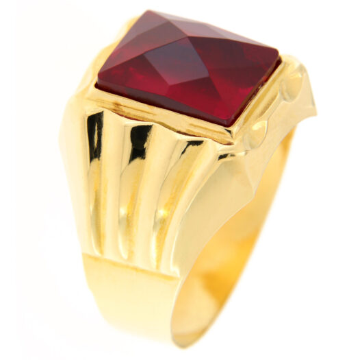 Anello uomo in Oro Giallo 18KT (750) Pietra Rossa Questo gioiello fa parte di tutta quella merce in Oro 18kt, realizzata o venduta nel nostro store! La vendita di gioielli in Oro 18kt è uno dei nostri punti forti da molti anni, tutta la nostra merce è accompagnata dal certificato di garanzia, il punzone 750. Garanzia: Laboratorio Orafo Taormina Gioielli. Confezione: Regalo intestata Taormina Gioielli. Pietre: Pietra rossa. Per quanto riguarda la misura:  La misura disponibile in pronta consegna è 19. Dalla data di acquisto, l’anello verrà portato alla misura desiderata in 1 giorno lavorativo, ovviamente a nostre spese.