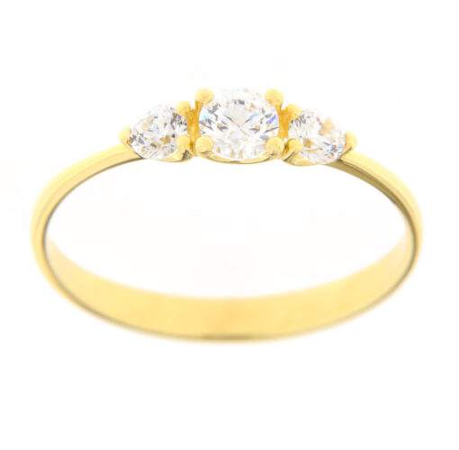 Anello Trilogy Oro Giallo 18KT e Zircone TRILOG3 Realizzato in Oro750‰ (18KT) Pietre: Zirconi bianchi. Garanzia: Laboratorio orafo Taormina Gioielli. Confezione: Regalo, intestata Taormina Gioielli. Per quanto riguarda la misura:  La misura disponibile in pronta consegna è 14.  Dalla data di acquisto, l’anello verrà portato alla misura desiderata in 1 giorno lavorativo, ovviamente a nostre spese.