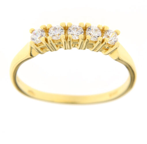 Anello Riviera Oro Giallo 18KT e Zirconi RIV3 Realizzato in Oro750‰ (18KT) Pietre: Zirconi bianchi. Garanzia: Laboratorio orafo Taormina Gioielli. Confezione: Regalo, intestata Taormina Gioielli. Per quanto riguarda la misura:  La misura disponibile in pronta consegna è 16.  Dalla data di acquisto, l’anello verrà portato alla misura desiderata in 1 giorno lavorativo, ovviamente a nostre spese.