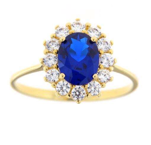 Anello Oro Giallo 18KT e Pietra Colore Zaffiro Blu Kate Realizzato in Oro750‰ (18KT) Pietre: Zirconi bianchi, zircone blu. Garanzia: Laboratorio orafo Taormina Gioielli. Confezione: Regalo, intestata Taormina Gioielli. Per quanto riguarda la misura:  La misura disponibile in pronta consegna è 16. Dalla data di acquisto, l’anello verrà portato alla misura desiderata in 1 giorno lavorativo, ovviamente a nostre spese.