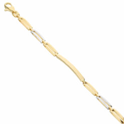 Bracciale uomo Scatolato in Oro Bicolore 18KT (750) Questo gioiello fa parte di tutta quella merce in Oro 18kt, realizzata o venduta nel nostro store! La vendita di gioielli in Oro 18kt è uno dei nostri punti forti da molti anni, tutta la nostra merce è accompagnata dal certificato di garanzia, e il punzone 750. Lunghezza: 21cm. Larghezza: 0,40cm. Chiusura: Moschettone. Garanzia: Laboratorio Orafo Taormina Gioielli. Confezione: Confezione Taormina Gioielli.