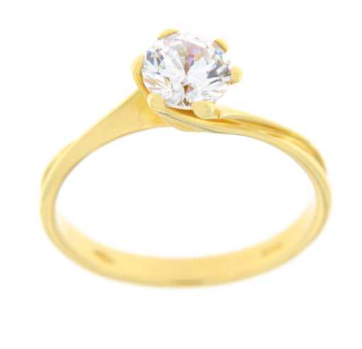 Anello Solitario Oro Giallo 18KT e Zircone SOL2 Realizzato in Oro750‰ (18KT) Pietre: Zirconi bianchi. Garanzia: Laboratorio orafo Taormina Gioielli. Confezione: Regalo, intestata Taormina Gioielli. Per quanto riguarda la misura:  La misura disponibile in pronta consegna è 15. Dalla data di acquisto, l’anello verrà portato alla misura desiderata in 1 giorno lavorativo, ovviamente a nostre spese.