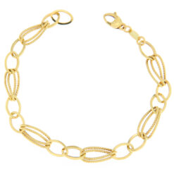 Bracciale donna Catena in Oro Giallo 18KT (750) Questo gioiello fa parte di tutta quella merce in Oro 18kt, realizzata o venduta nel nostro store! La vendita di gioielli in Oro 18kt è uno dei nostri punti forti da molti anni, tutta la nostra merce è accompagnata dal certificato di garanzia, e il punzone 750. Lunghezza: 21cm. Larghezza: 0,90cm. Chiusura: Moschettone. Garanzia: Laboratorio Orafo Taormina Gioielli. Confezione: Confezione Taormina Gioielli.